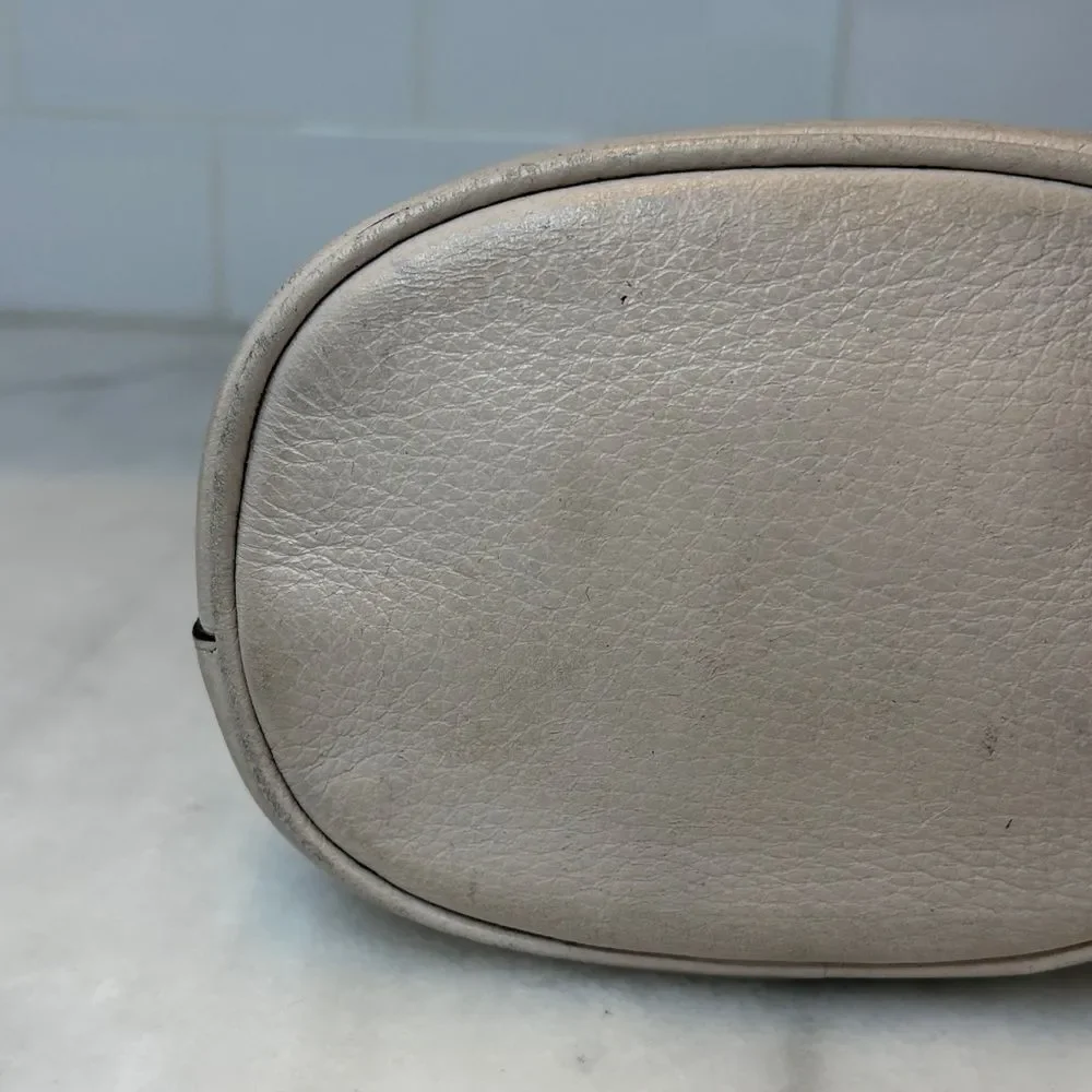 Michael Kors Bag Oval Pebbled Leather Cosmetic Case Pouch Clutch